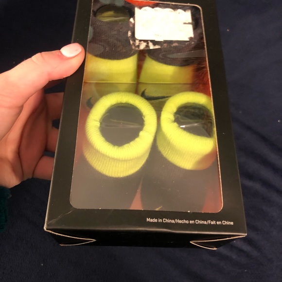Nike newborn infant booties 0-3 mo nwot - Picture 2 of 5